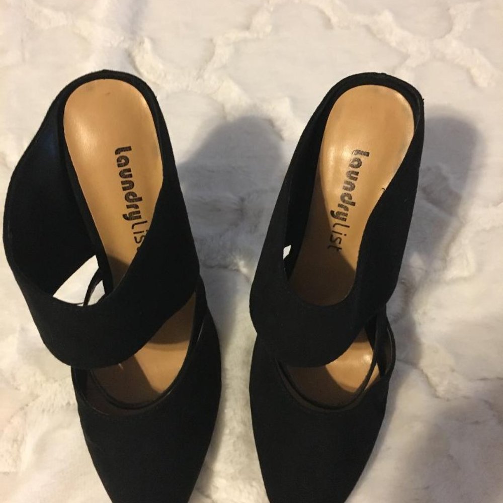 Black sexy sandals.